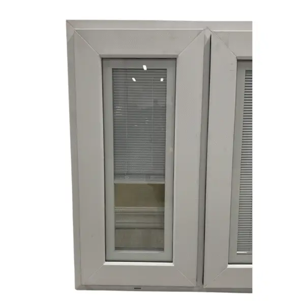 3040 - 37 x 38 CASEMENT WINDOW WITH BLINDS - WITH ATTACHED SCREENS - Image 2